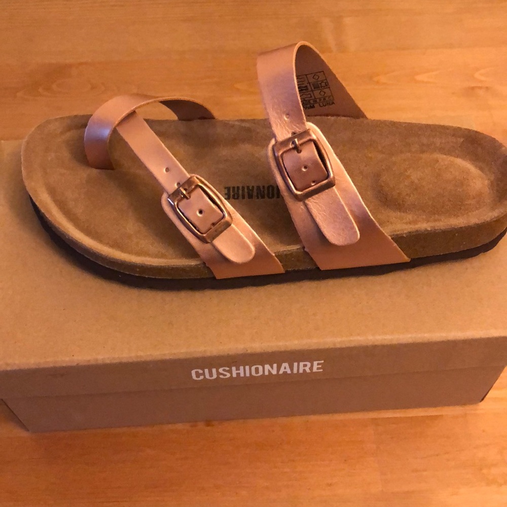 Brand new cushionaire sandals!